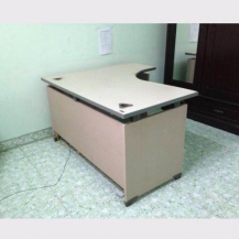 Bàn chữ L Fami mới 95%