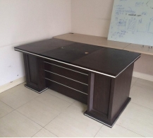 Bàn giám đốc Fami cao cấp mới 90%