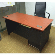 Bàn làm việc nhân viên Fami mới 95%